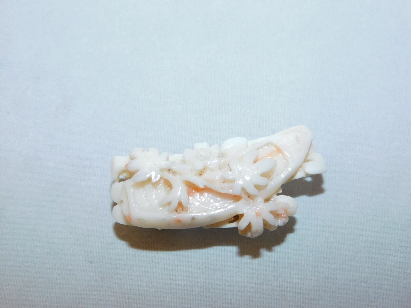 白珊瑚珠帯留アンティーク