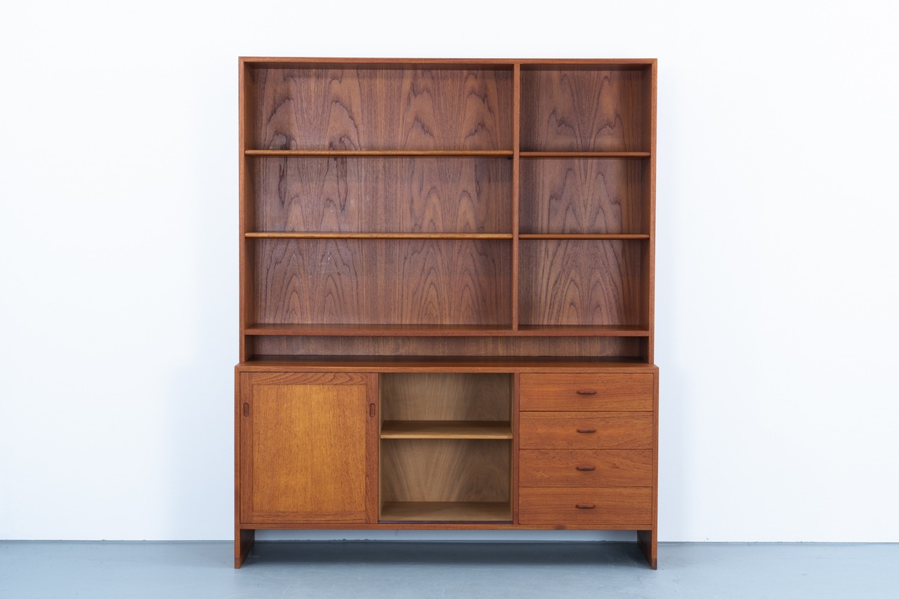 Hans J Wegner | RY Shelf teak