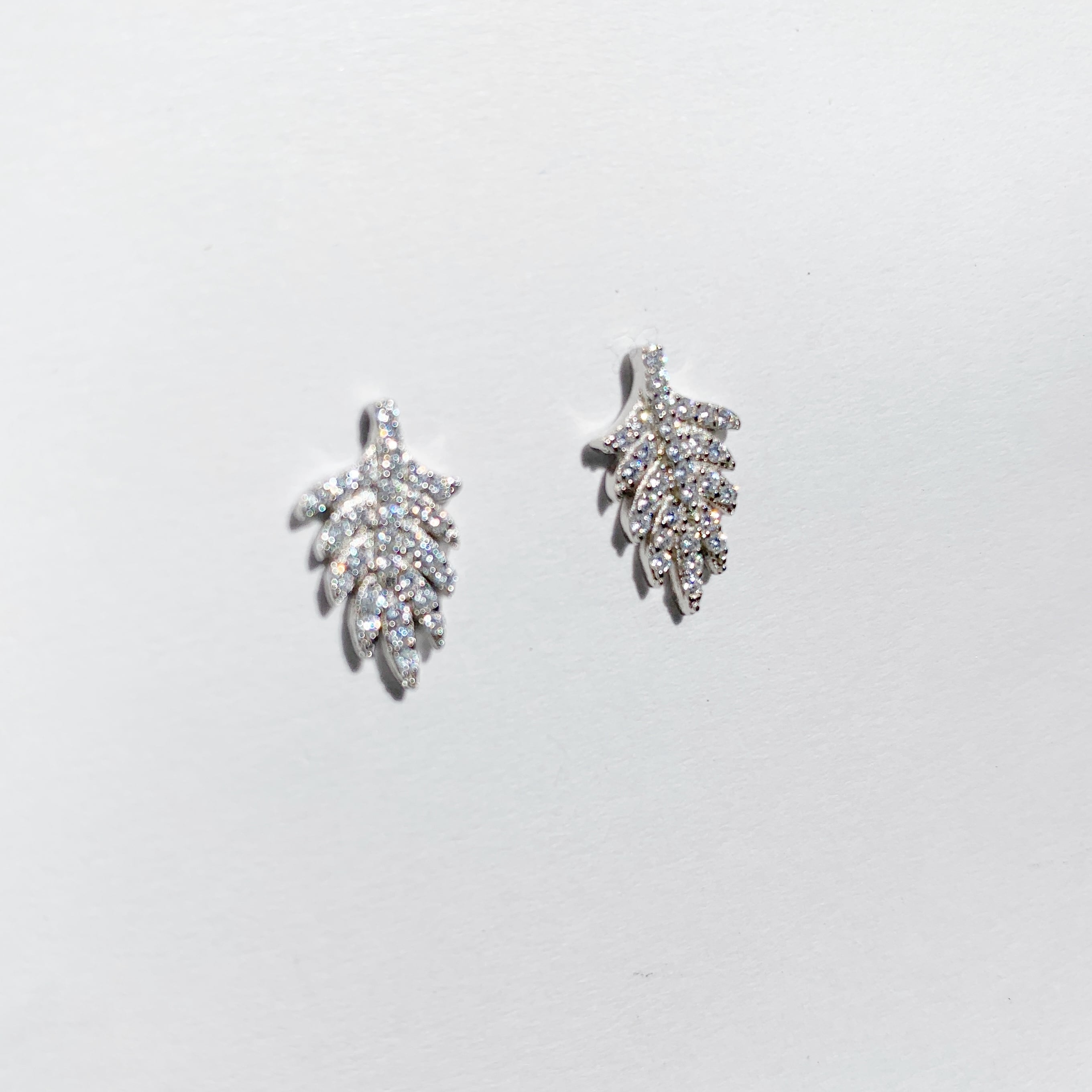 【ラスト1!!】ジルコニア キラキラ リーフ スタッド ピアス