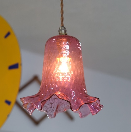 フリルレースのガラス電笠　ピンクのランプシェード　ヴィンテージ　吊り照明