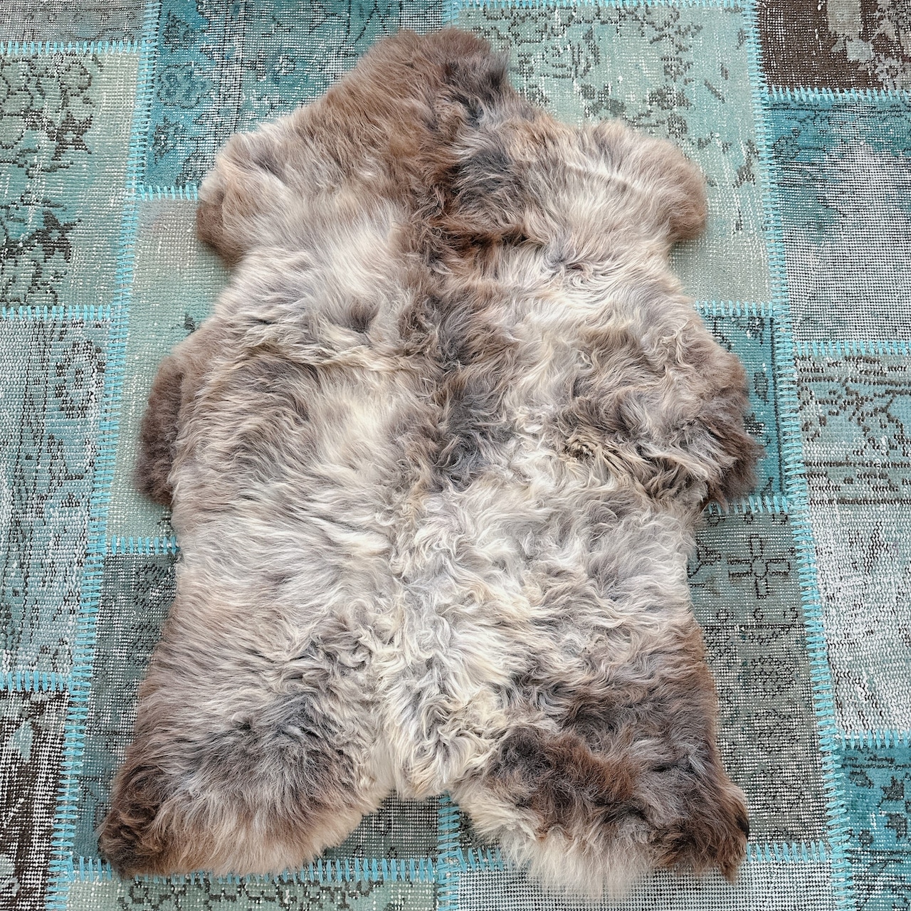 ポーランド ムートンラグ MO001 | ナチュラル シープスキン | 77cm × 115cm