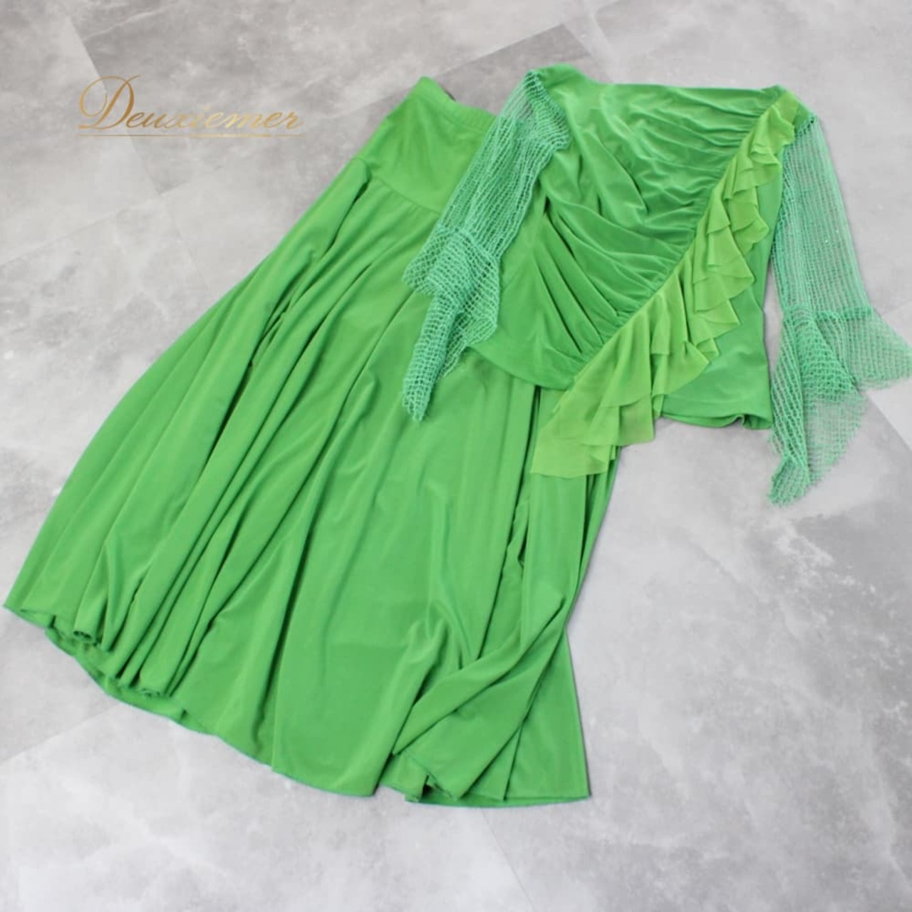 社交ダンス 衣装 prima boutique プリマブティック ツーピース レッスンウェア グリーン系 緑 レース セットアップ 上下セット トップス スカート きれいめ 上品 気品 エレガント かわいい 大人っぽい 華やか スタンダード ダンスパーティー ステージ衣装 発表会 2点セット 緑色 レース素材 レッスン用 衣装セット スタンダード用 フォーマル ダンスウェア ウエア 上下別対応 競技 文化祭 フリル スカート単品風 セット販売 大人可愛い 上半身 下半身 伸縮性あり ポリエステル