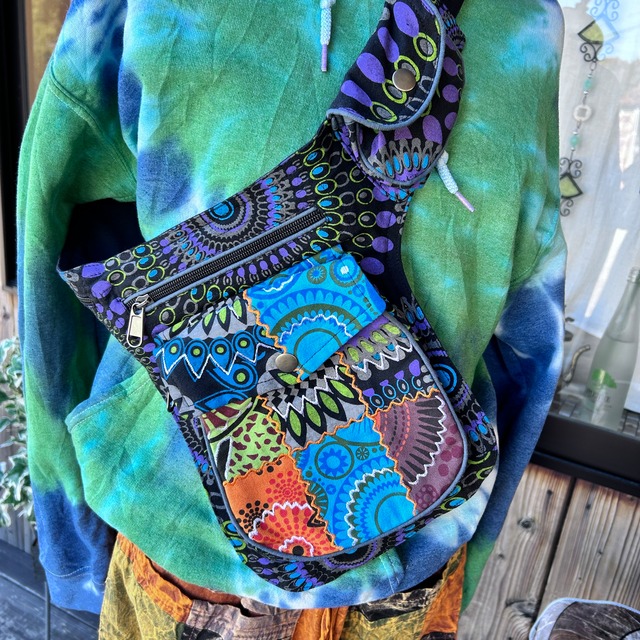 マンダラ柄パッチワークヒップバッグ