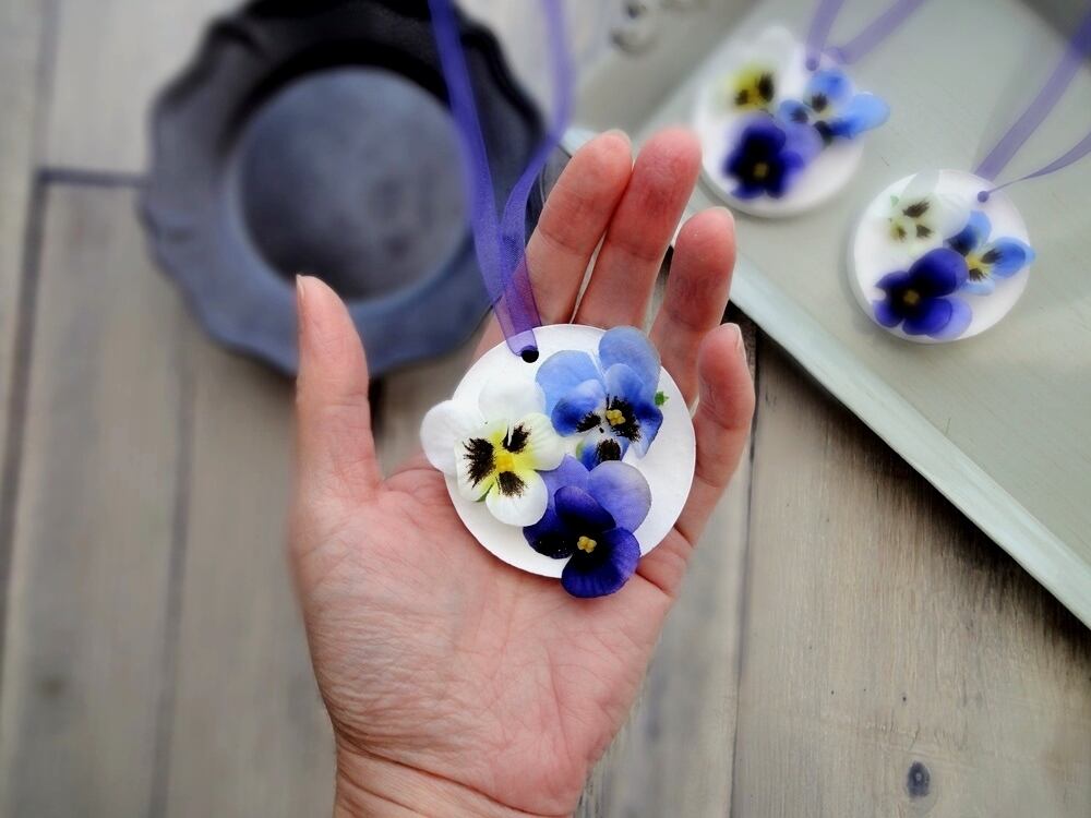 ミントグリーンボタニカル調ラウンドレジンヘアゴム 夏 - ヘアゴムの