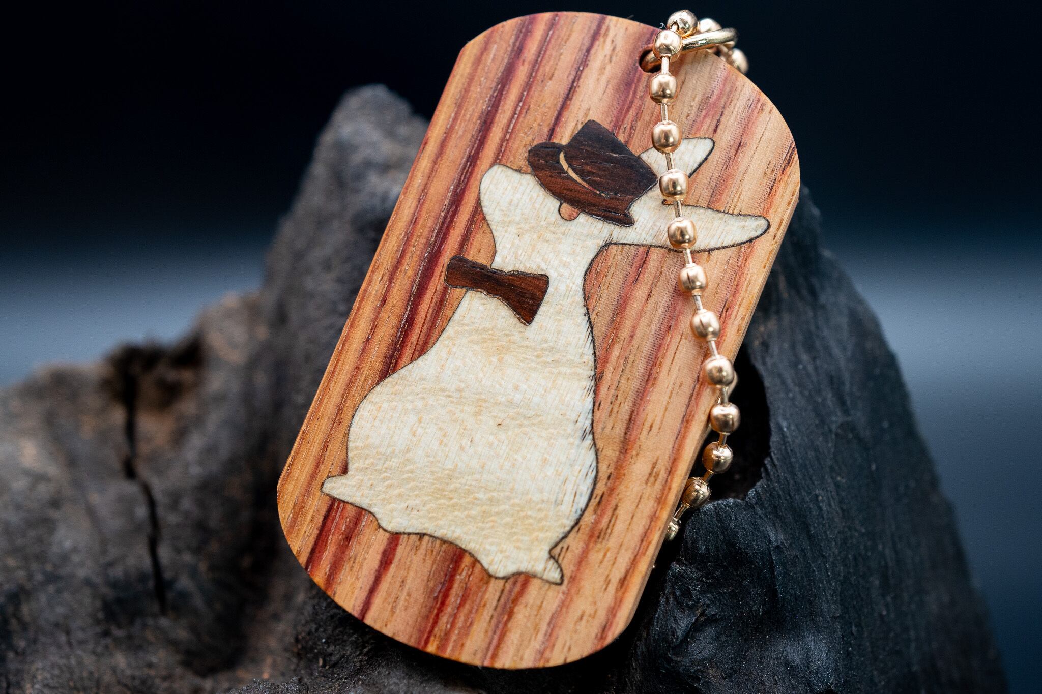 【 木材の女王】チューリップウッド ドッグタグ 象嵌 三月ウサギ