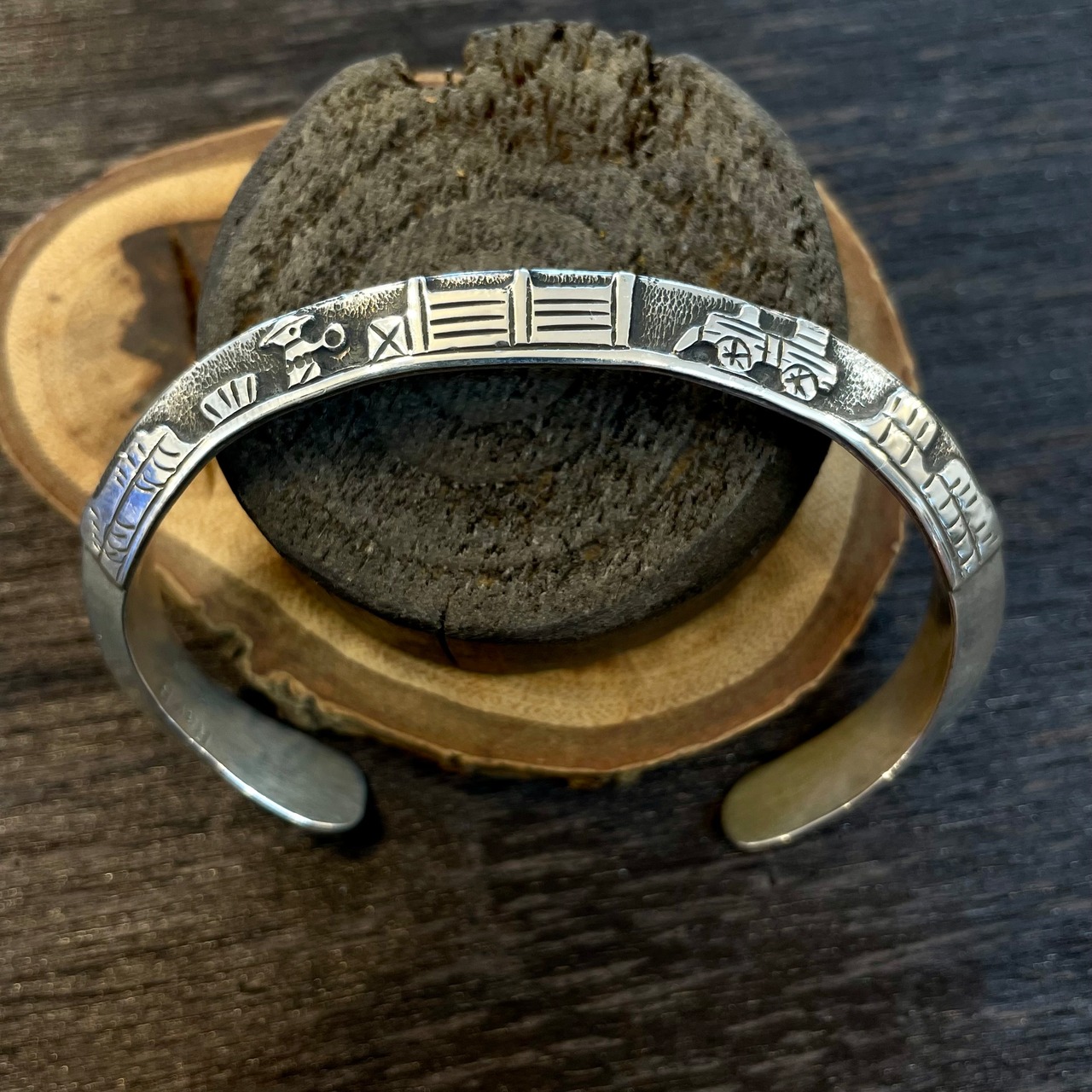 レイモンドビゲイ(Raymond Begay) ストーリーテラーチップインレイバングル - 4