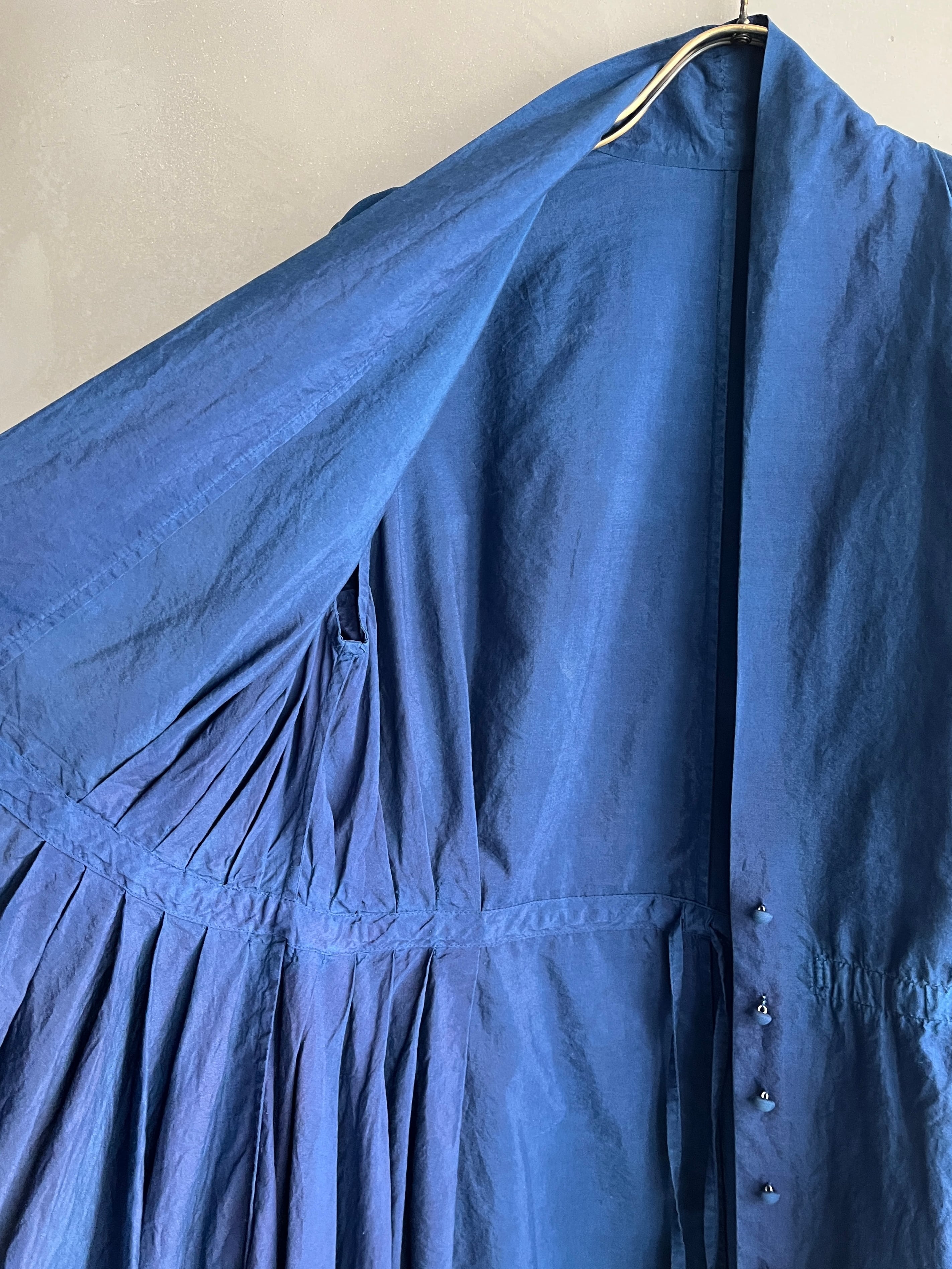 【美品】TALK TO ME藍染タックギャザートップス　ブラウス　池邊祥子さん 美品】TALK TO ME藍染タックギャザートップス ブラウス 池邊祥子さん