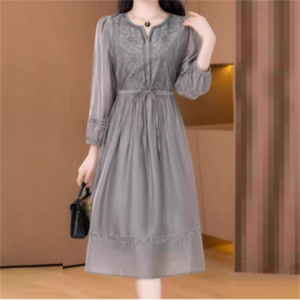 【送料無料】 ドレス ロングドレス 衣装 ワンピース　 スカート パーティドレス ロング ミモレ 袖あり ランタンスリーブ Vネック Aライン フレア 薄手生地 エレガント 可愛い 大人可愛い きれいめ シンプル カジュアル シック コンサバ 華やか 高見え 高級感 フェミニン 花柄 秋 30代 40代 レディース 女性用 ママ デート お出かけ 女子会 お呼ばれ 休日 お茶会 授業参観 着回し 普段使い オルチャン 韓国 ファッション コーデ スタイル 楽ちん 体型カバー プチプラ 着痩せ 垢抜け