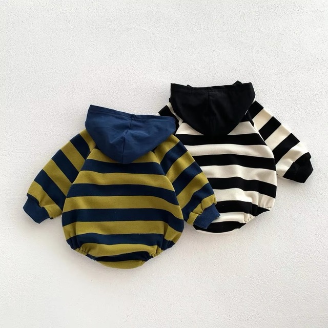 【取寄】カジュアルスポーティーなフード付きボーダーロンパース