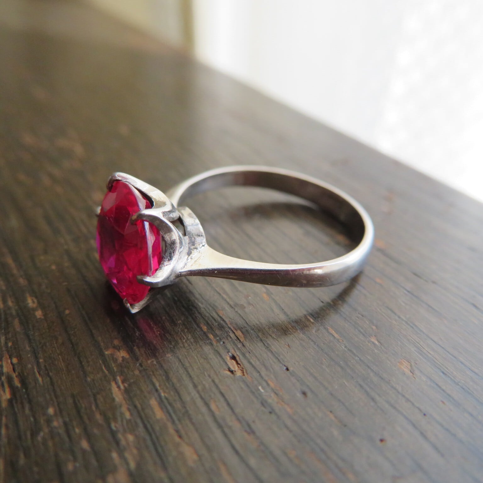ヴィンテージ  サンプラチナ合成ルビーのリング