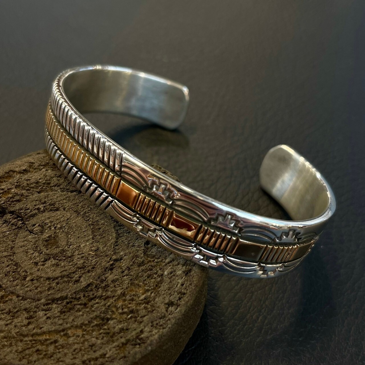 ブルースモーガン（Bruce Morgan）14金スタンプワークバングル - 4