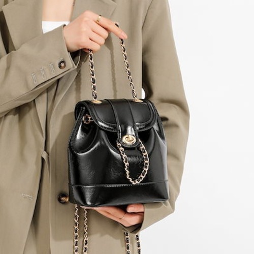 今すぐ欲しい！バックパック ショルダーバッグ パック 夏韓国新品入荷 シンプルリュック 調節可能 ジッパーポケット ニッチバッグ カジュアル 防水 レシート入れ インナーポケット