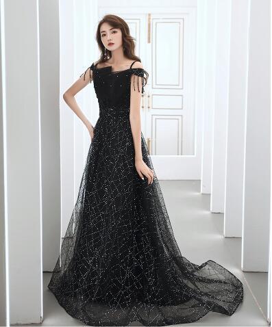 繊細なレースにソルトチュールが美しい オフショルロングドレス 前から