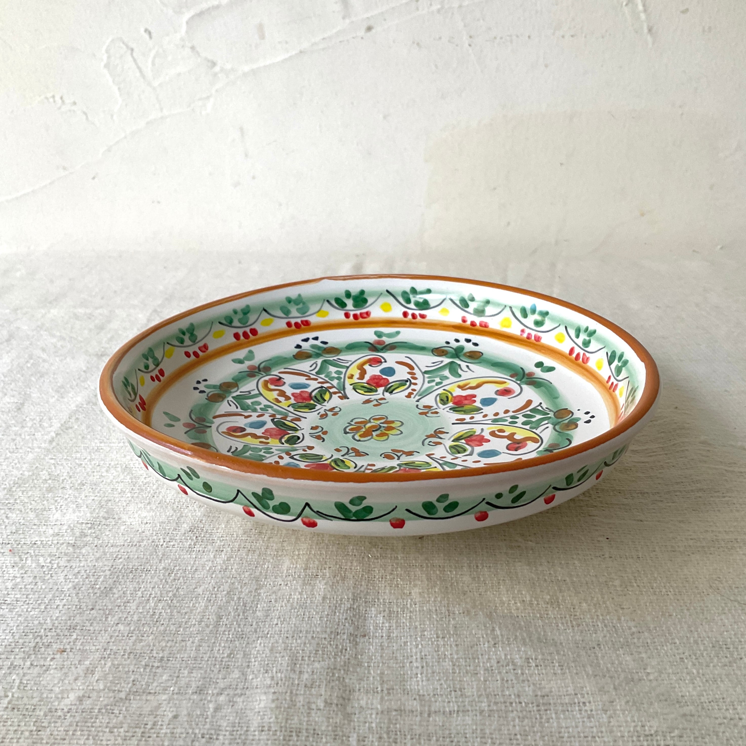 【スペイン陶器】陶器の丸型プレート