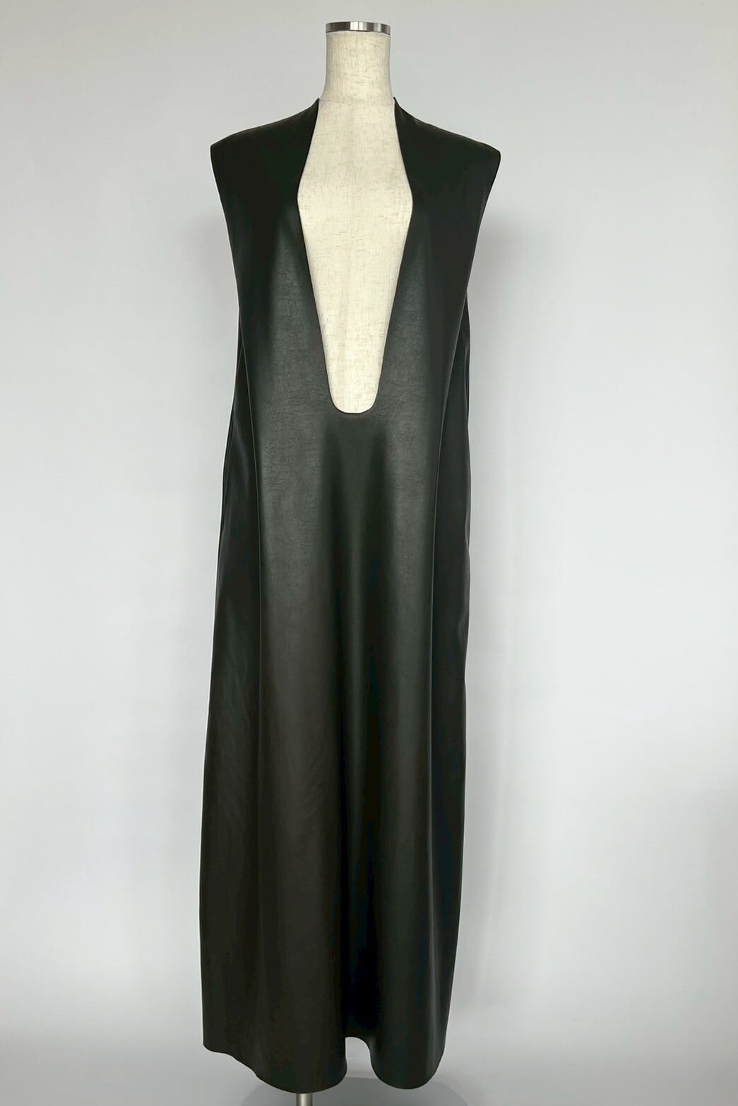 ANNIK ディープユードレス（フェイクレザー＆カットオフ） ANNIK