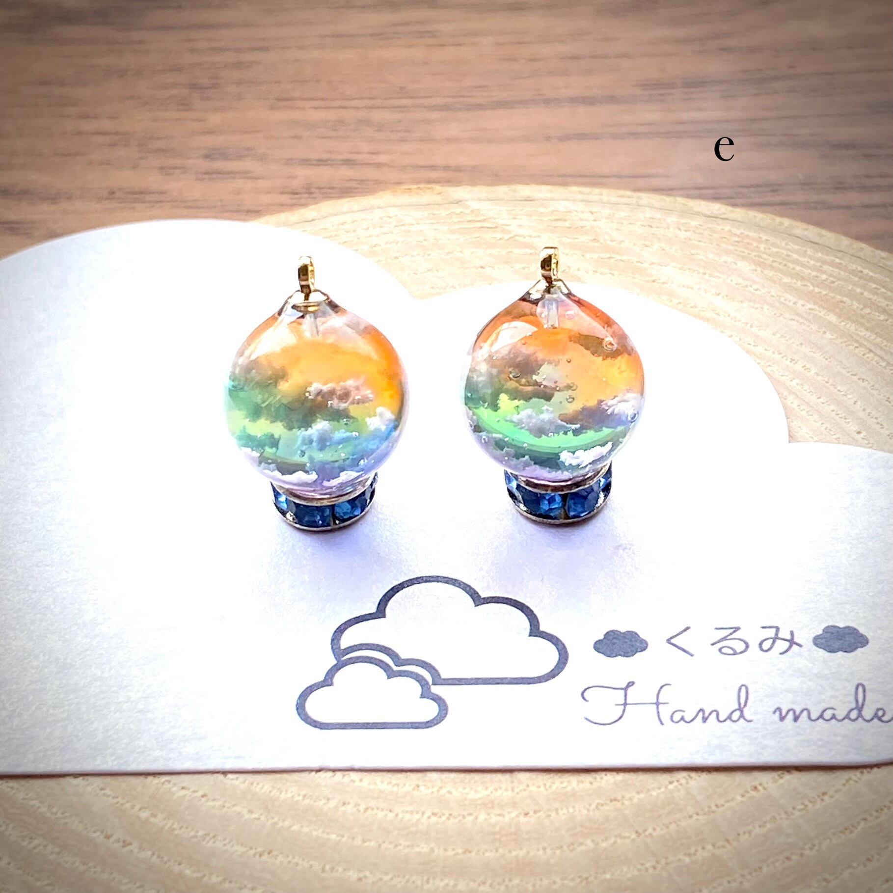 レジンピアス イヤリング 虹色の空 まん丸 12mm e