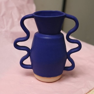 Sophie Alda "Flood vase in blue wiggle”