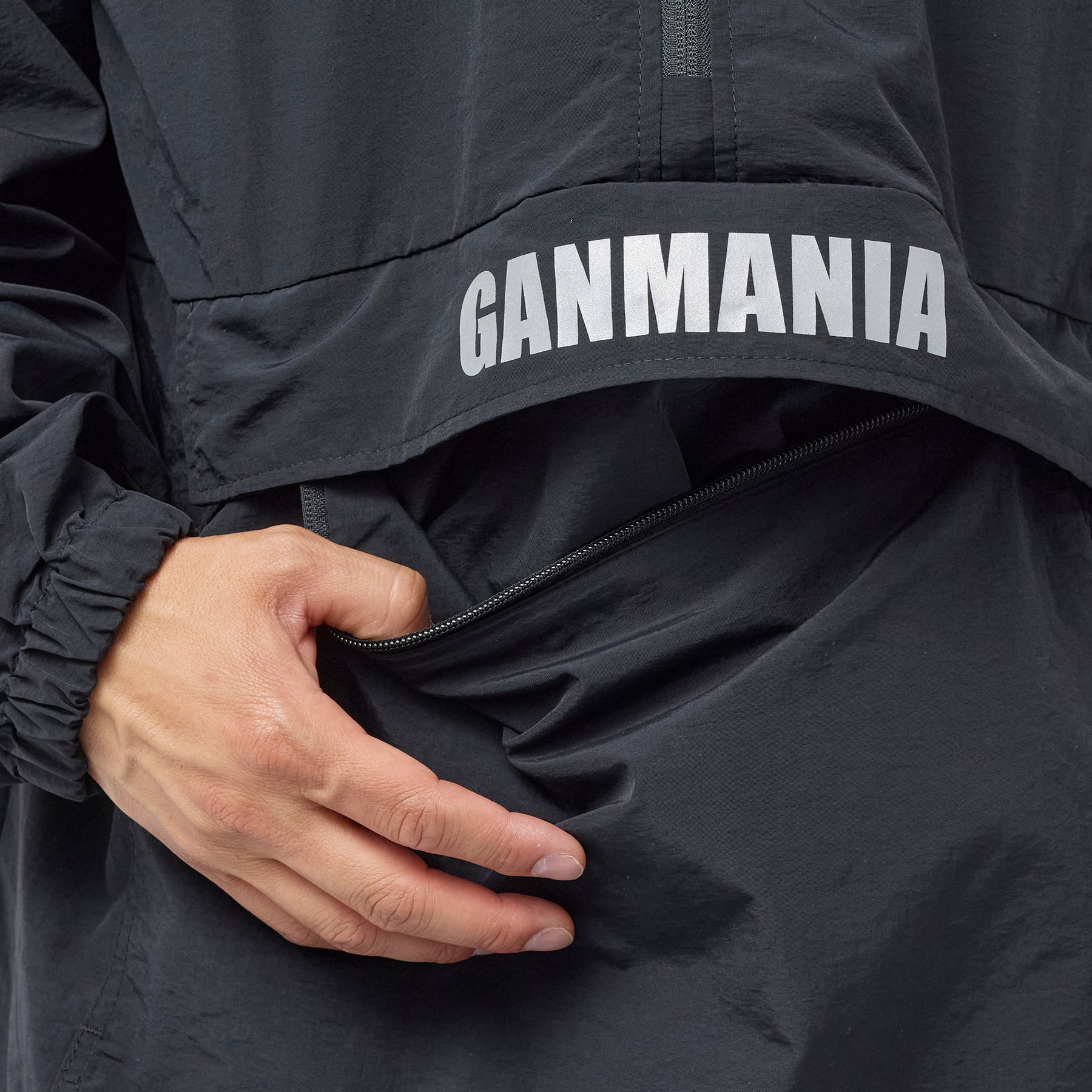 GANCRAFT×BASSMANIA】GANMANIA Logo half zip jacket［BLK］［限定生産