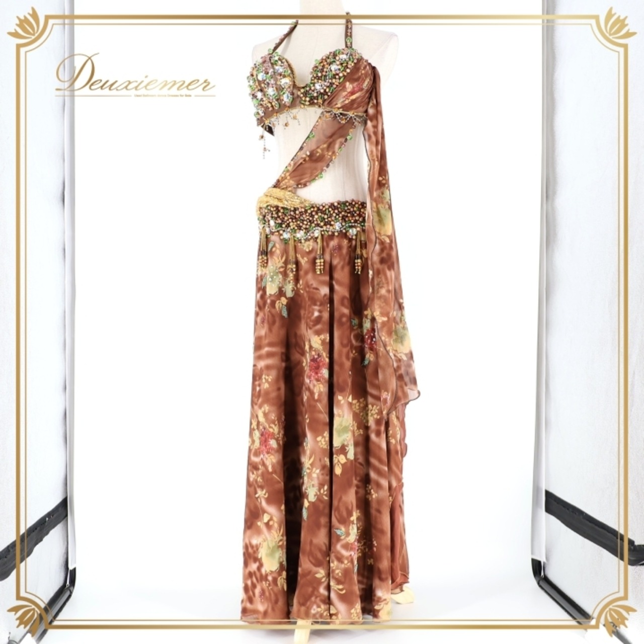 ベリーダンス オリエンタル 衣装 上下セット ブラウン系 トップス スカート インナーパンツ 茶 緑 ラインストーン ビーズ 豪華 装飾 かわいい 華やか ダンス衣装 イベント ステージ 葉っぱ柄 グリーン系