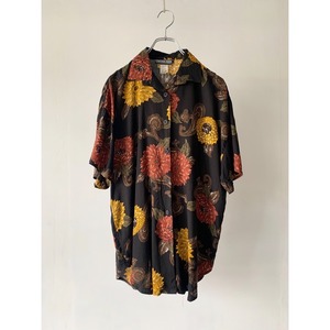 flower pattern open collar shirt