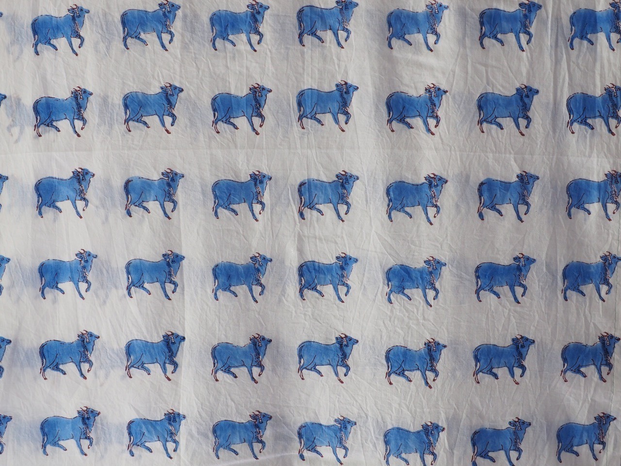 block print fabric a98 小さい牛B