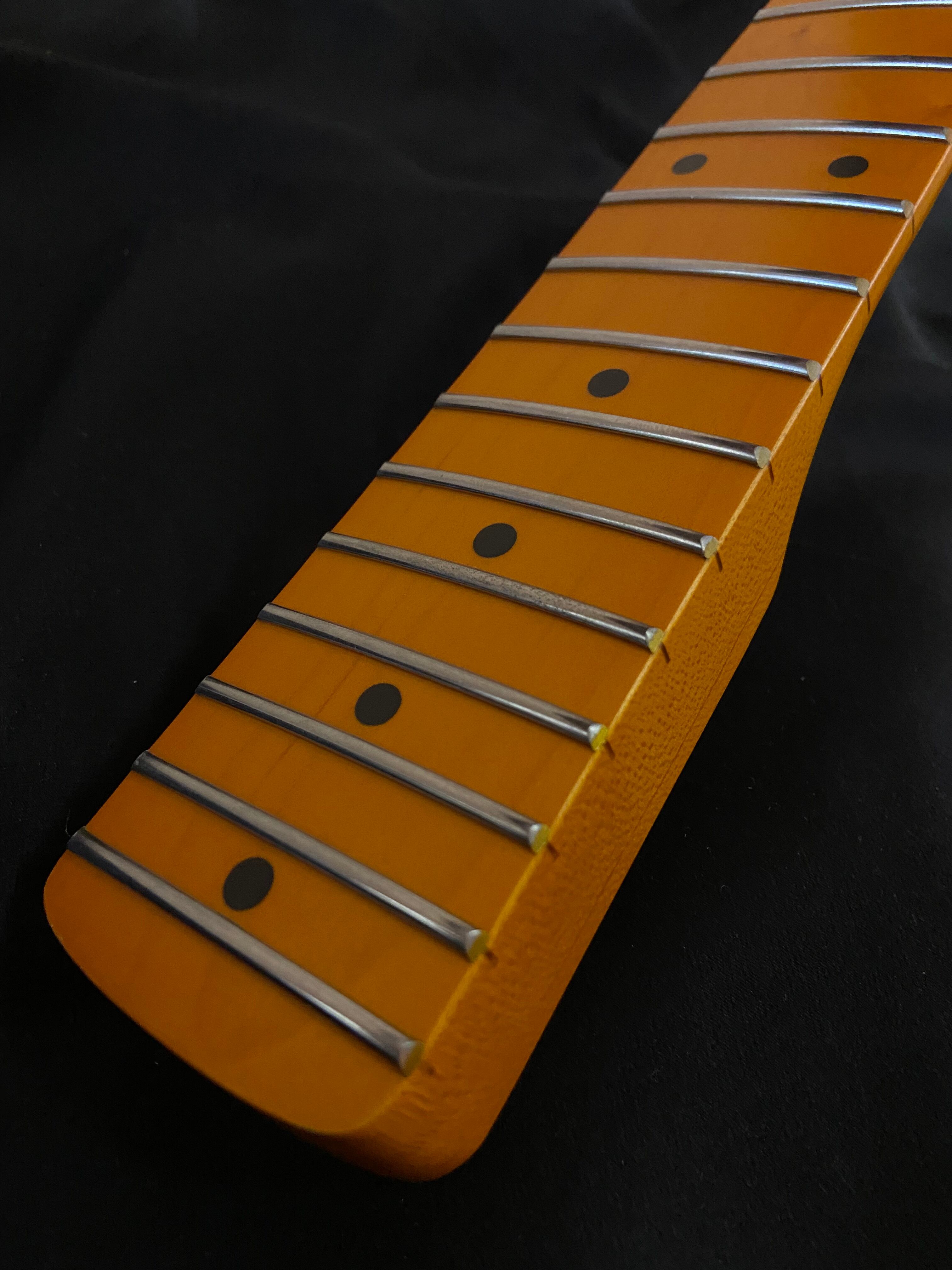 ストラトキャスター 22フレット バーズアイメイプル ビンテージカラー