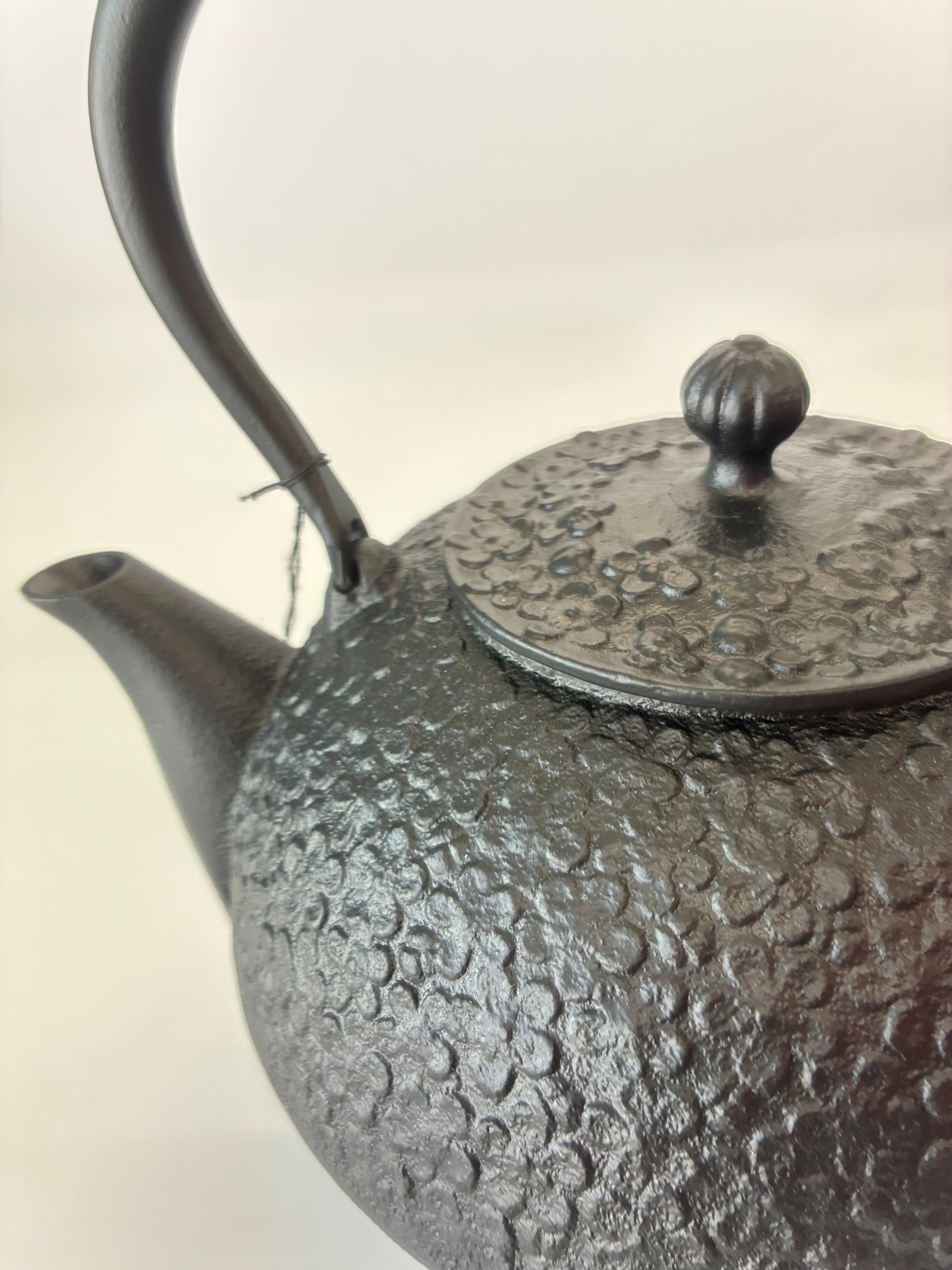 鉄瓶 梅丸子 1.2L 黒 | 田舎暮らし屋｜南部鉄器通販.com