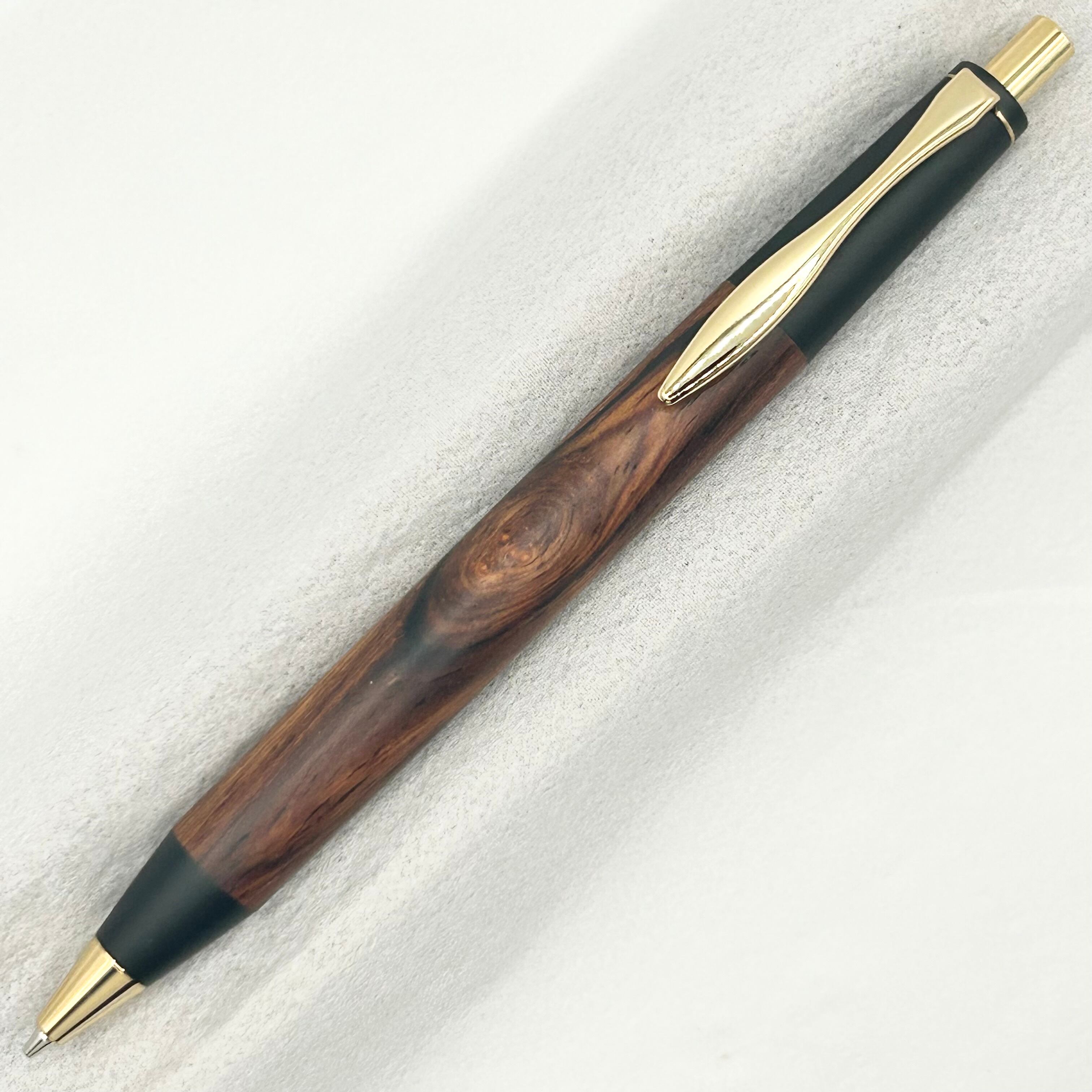 471ペン工房翌檜　金糸楠木　虎杢　木軸シャーペン　ボールペン 金糸楠木〈神代化〉 回転式木軸シャーペン | 木軸ペン工房 R's Craft