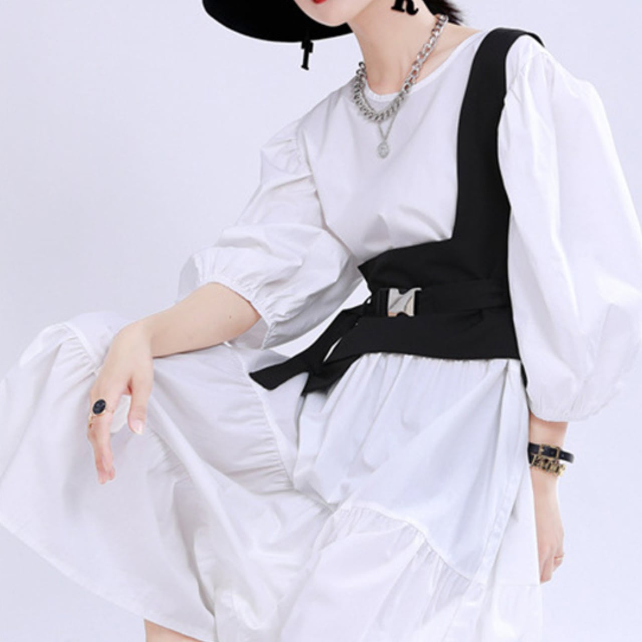 One-shoulder asymmetrical belt top 00201