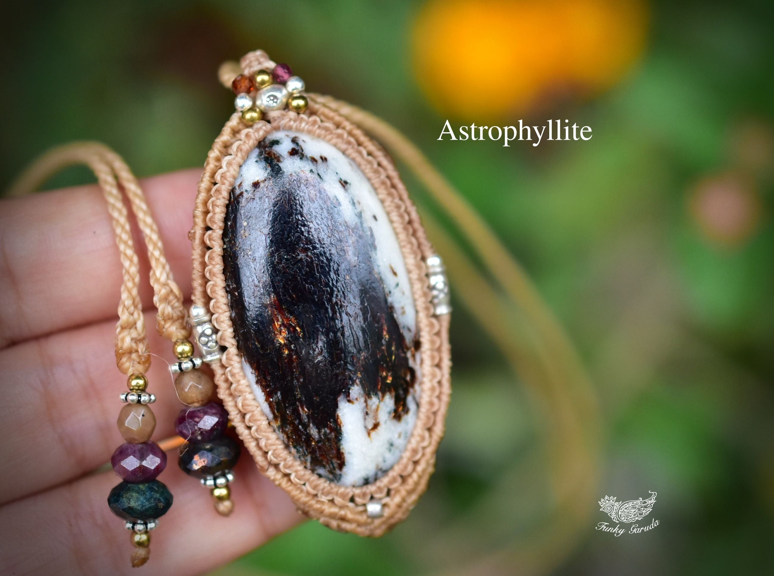 コレクション★炎鉱物★アストロフィライト マクラメペンダントast003
