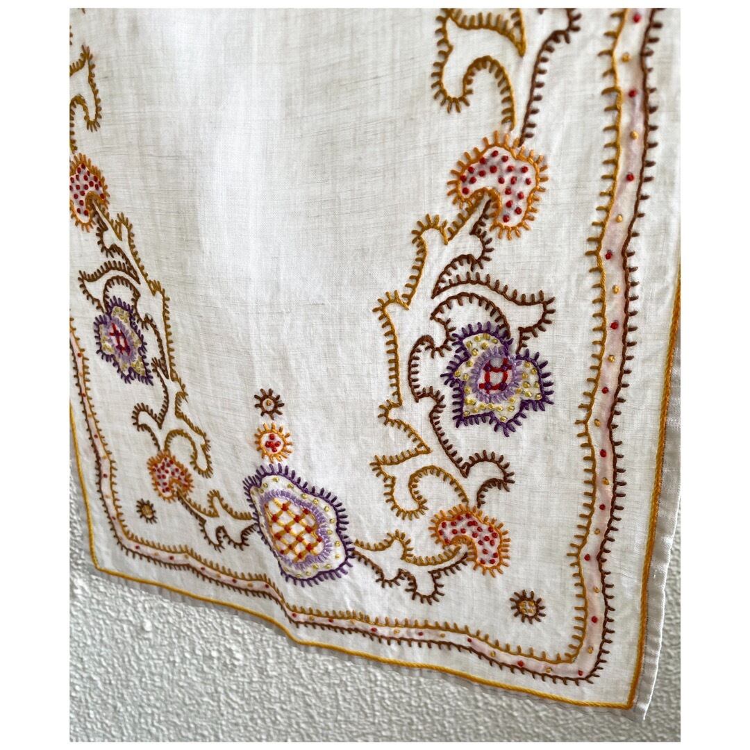 手刺繍テーブルセンター フランス買付 ヴィンテージ 刺繍クロス 手刺繍 テーブルセンター