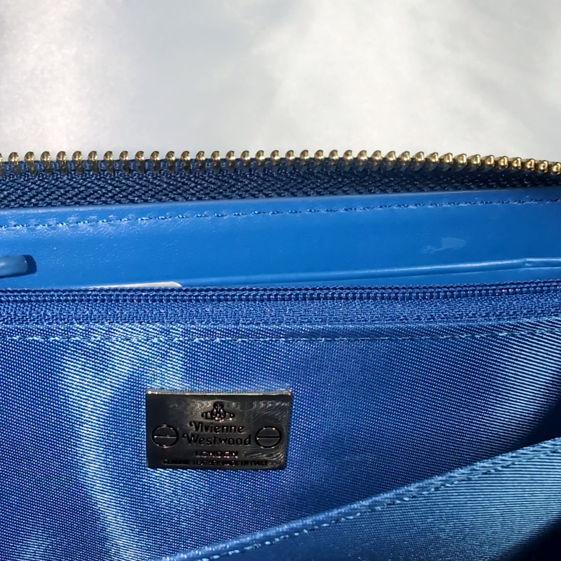 ヴィヴィアンウエストウッド ラウンドファスナーエナメル長財布 ブルー