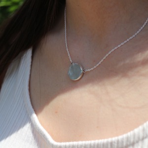 Reversible　gemstone　necklace