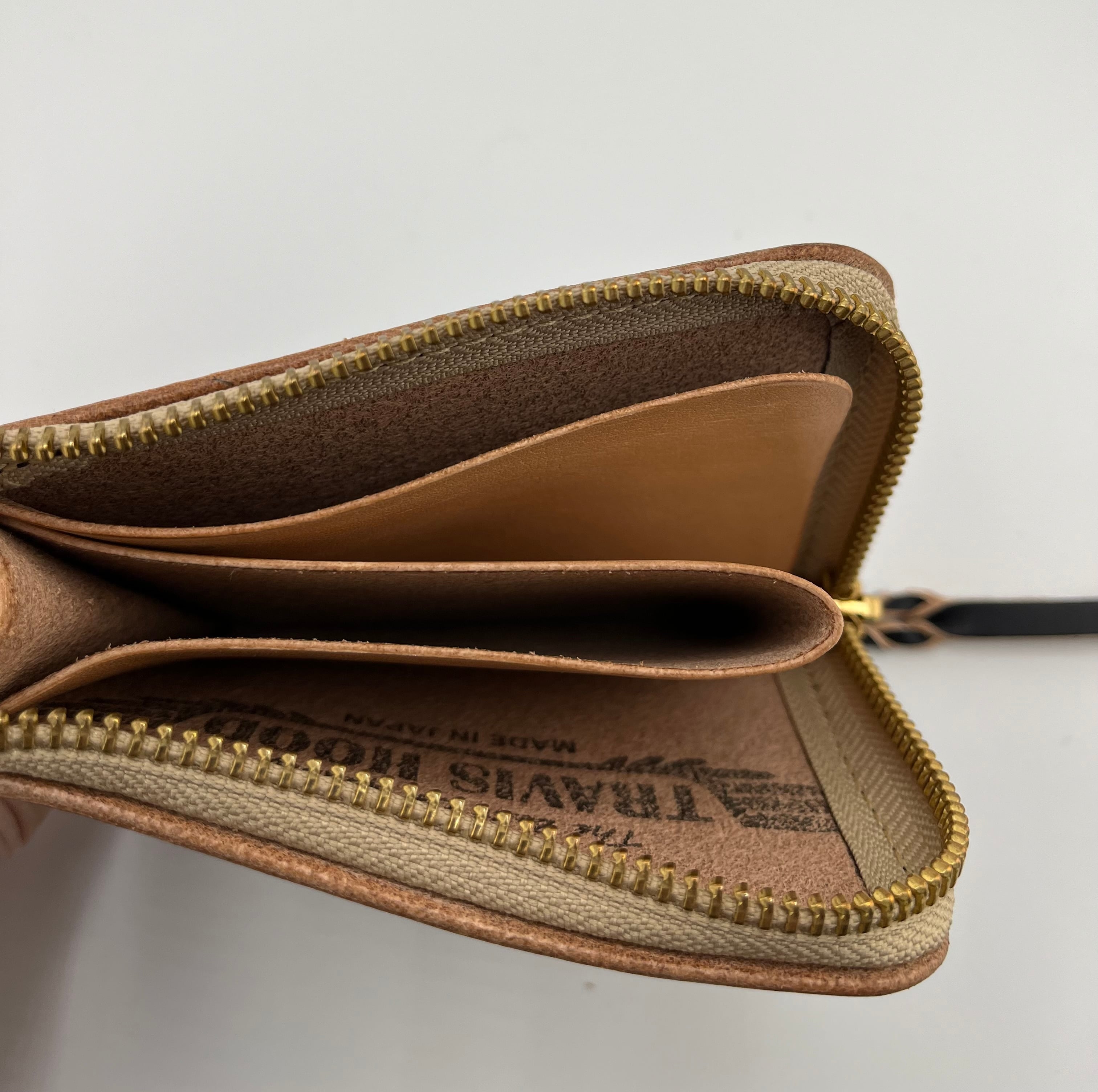 Lファスナーコンパクト TH006 丘染ブラック×ナチュラル | TRAVISHOOD