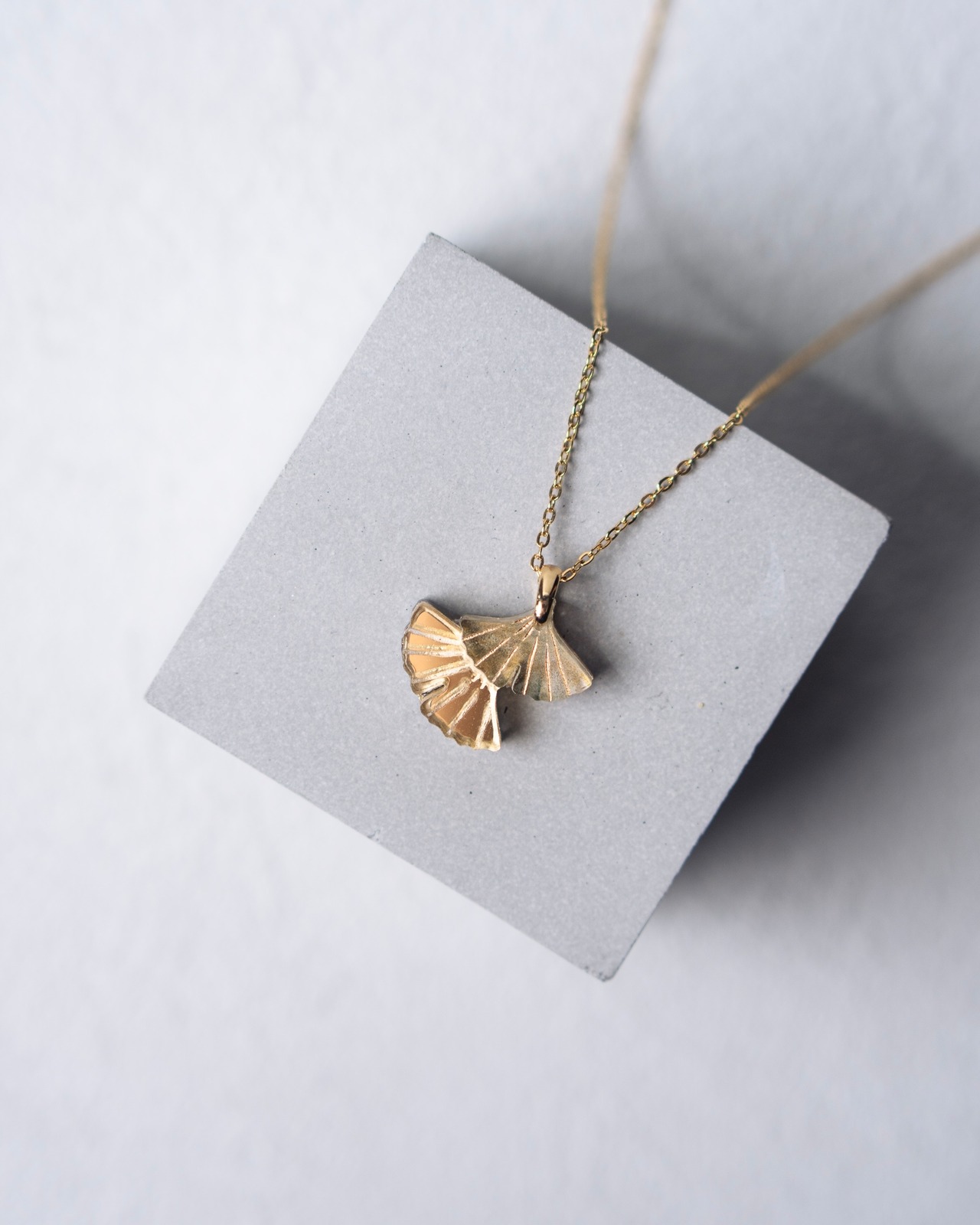 寄り添い -銀杏-　necklace