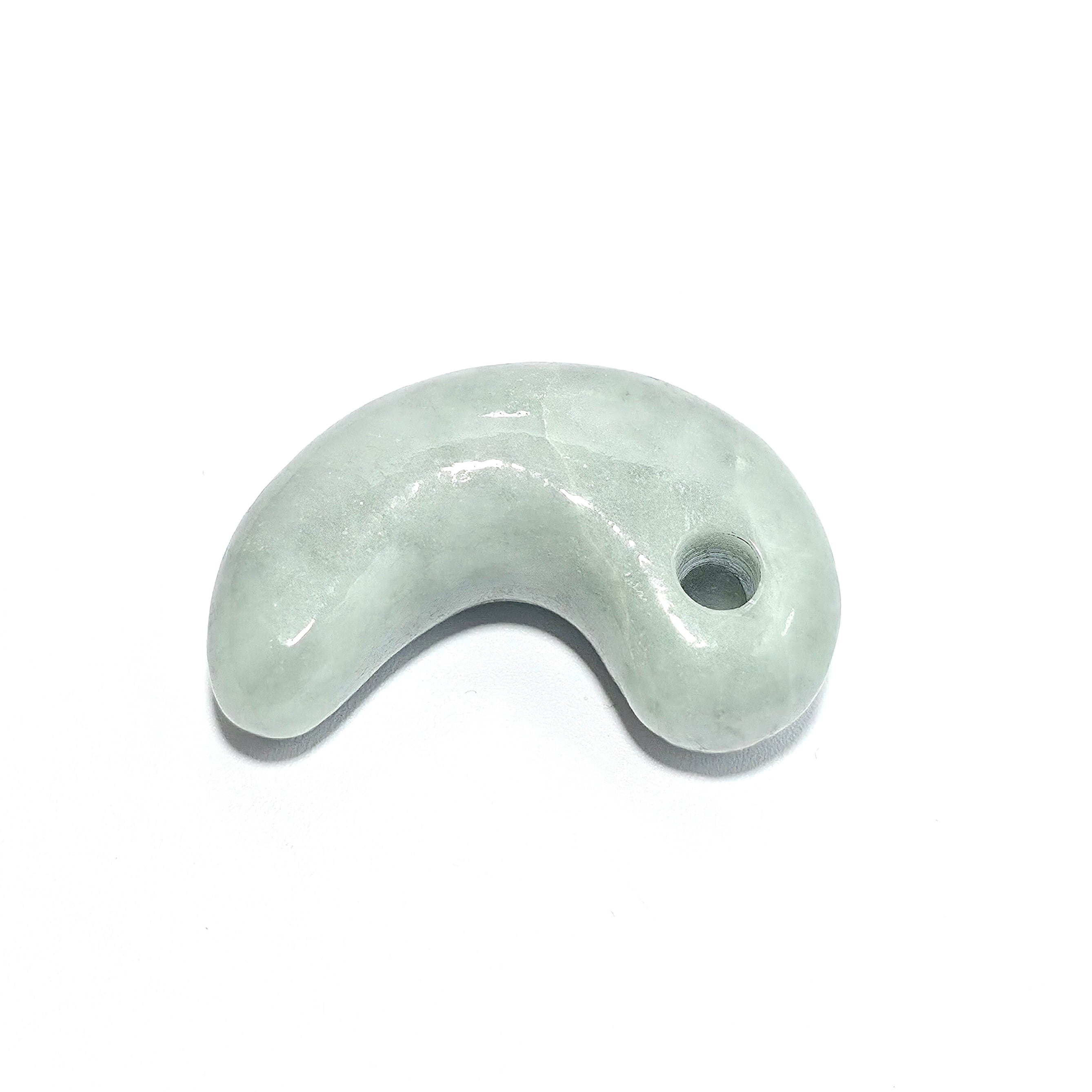 糸魚川翡翠:八尺瓊勾玉:中 BMTY0017 | 糸魚川翡翠工芸家 赤羽可行BASE