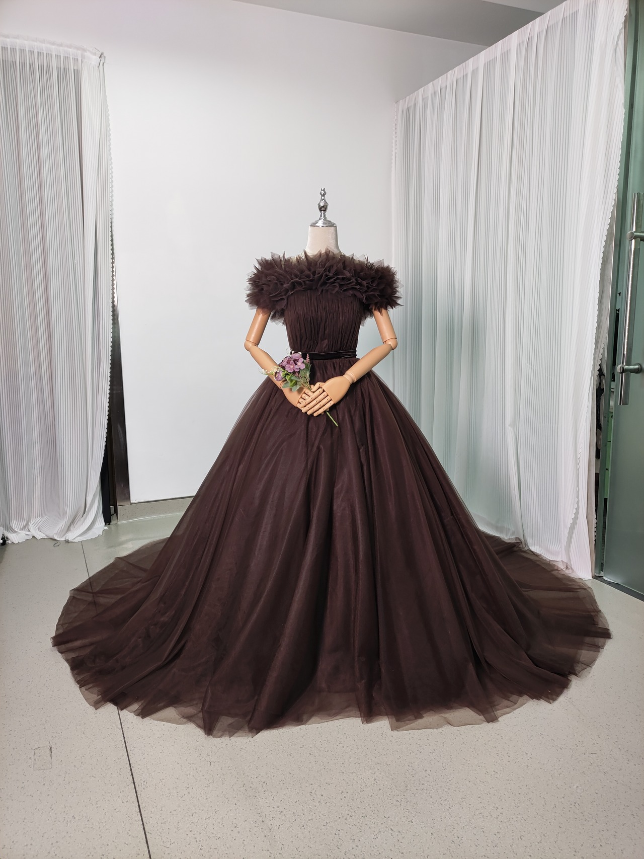 送料無料！高品質コーヒーの色 オフショルダー カラードレス 華やかな  