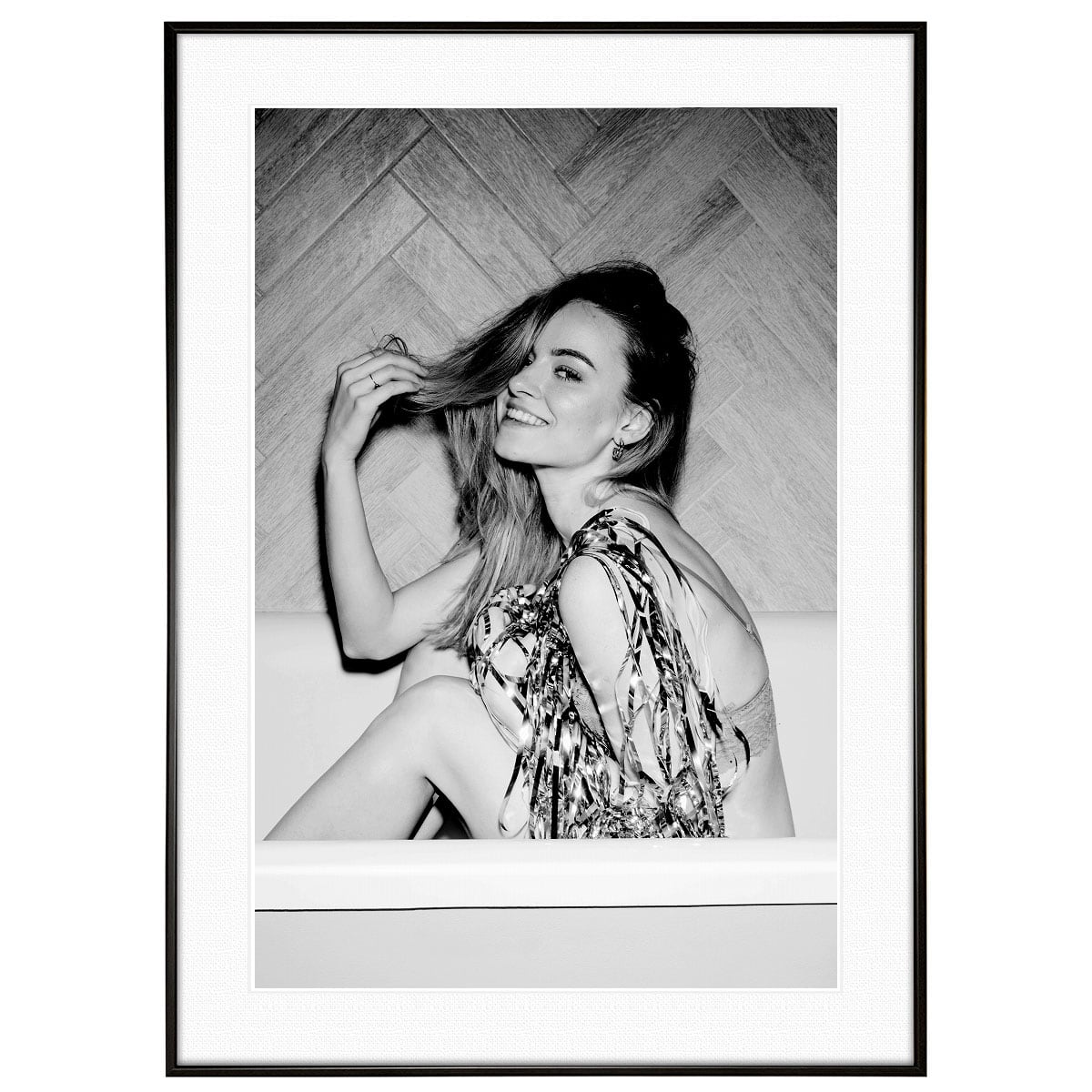 人物の写真 浴槽に座っている女性 インテリアモノクロアートポスター額装 AS2293