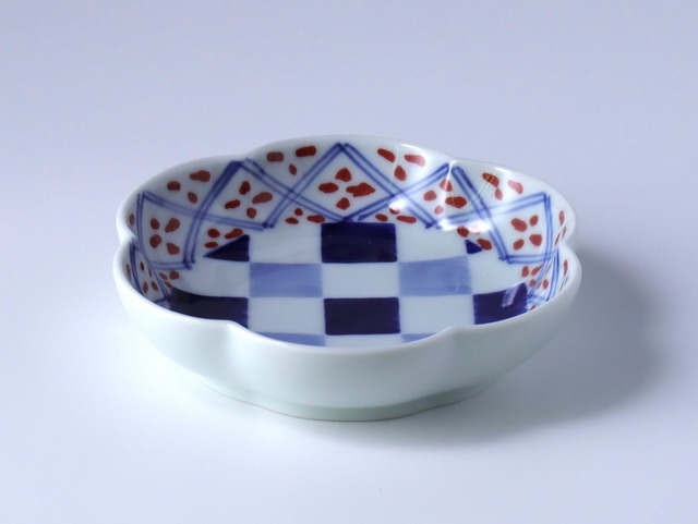 花型小皿　染彩地紋市松