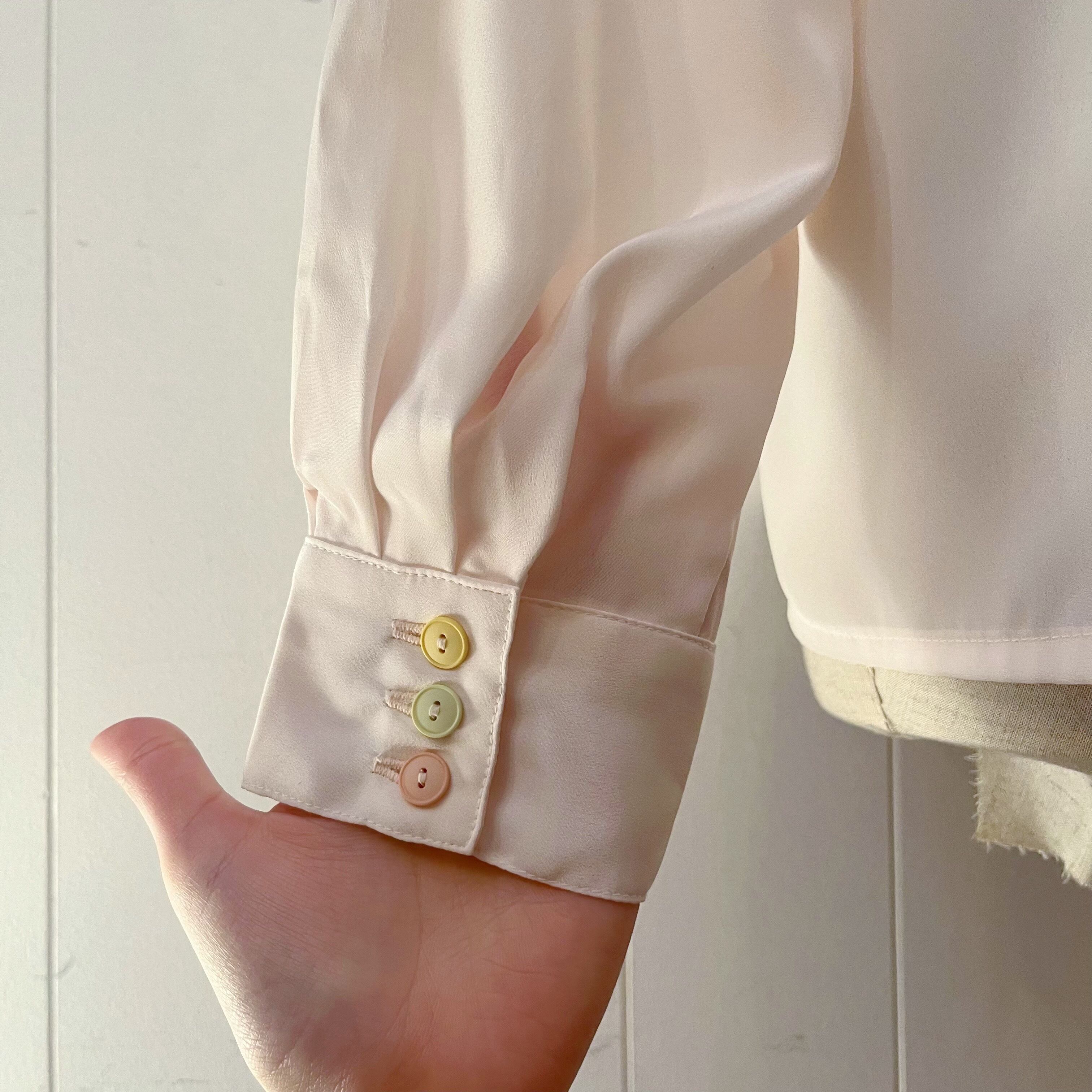 three color button flower blouse