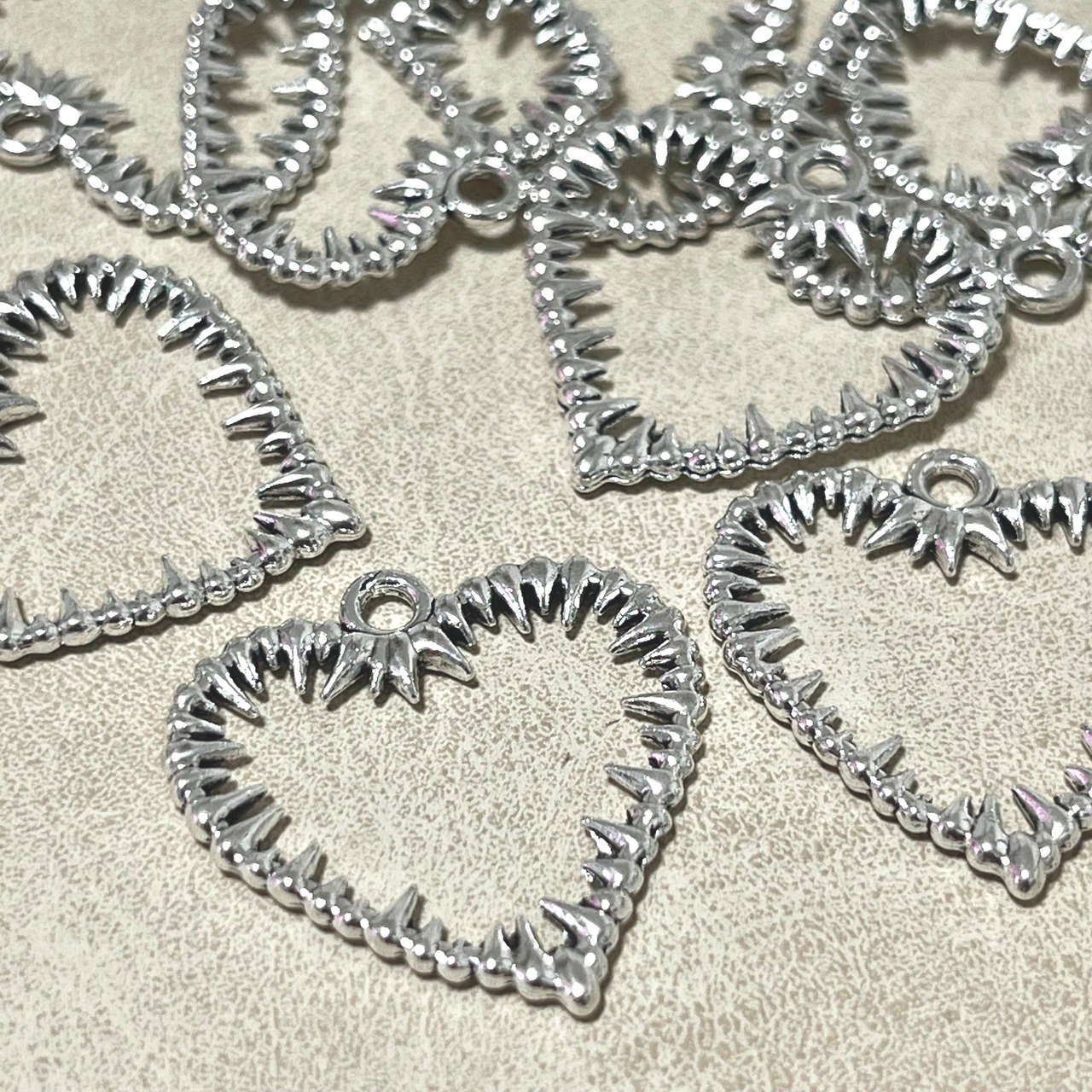 【2個】ジグザグハートフレームチャーム/パーツ