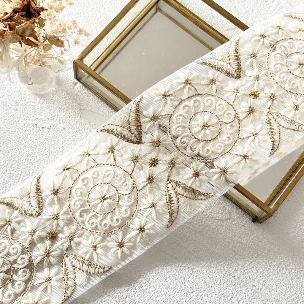 【本日限定】インド刺繍リボン　ロール販売　5本セット　ホワイト① 楽天市場】【卸売り】 インド 刺繍 リボン レース ゴールド ラメ