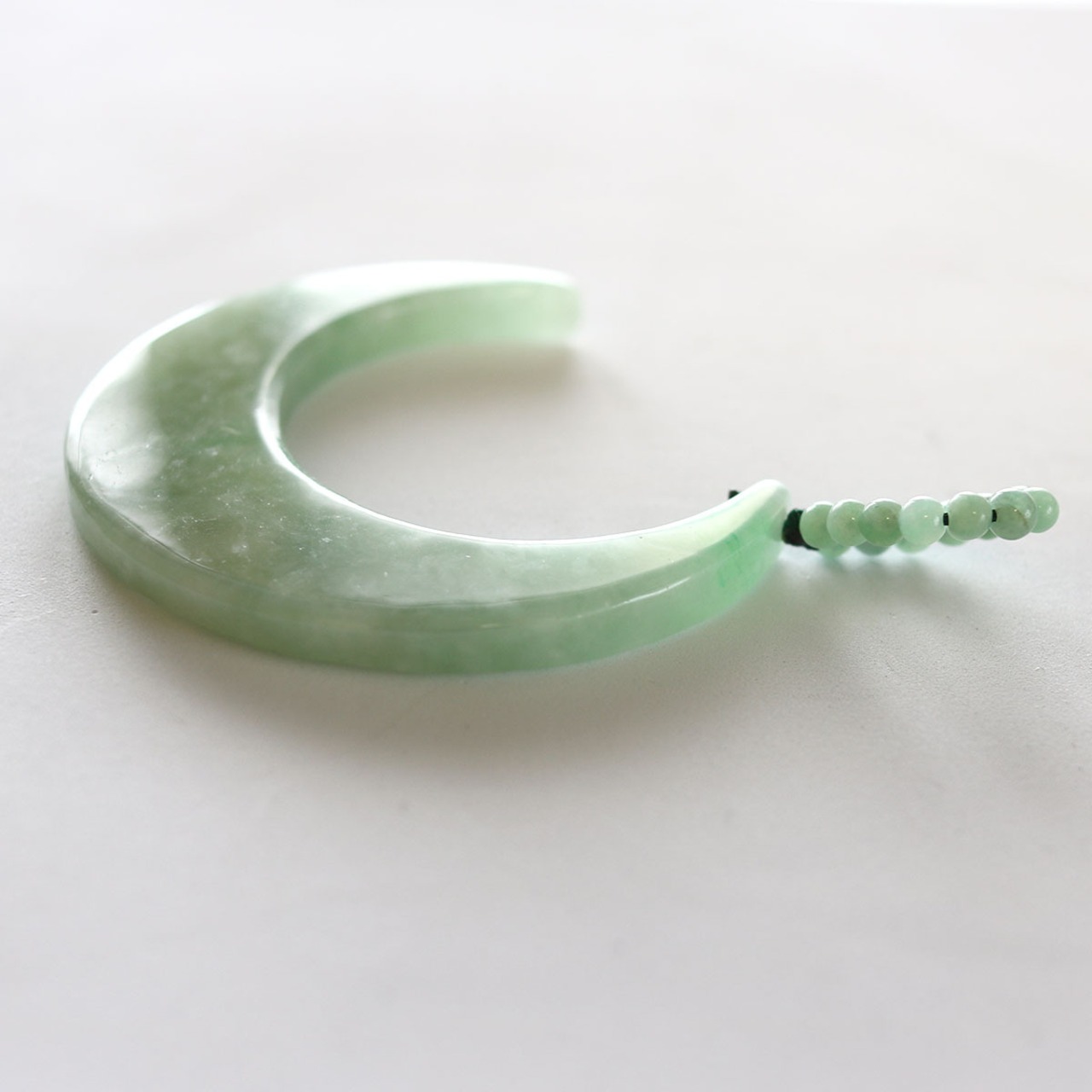 月明かりのような 柔らかい輝き 月亮翠 ペンダント A貨翡翠 jd_pt1020