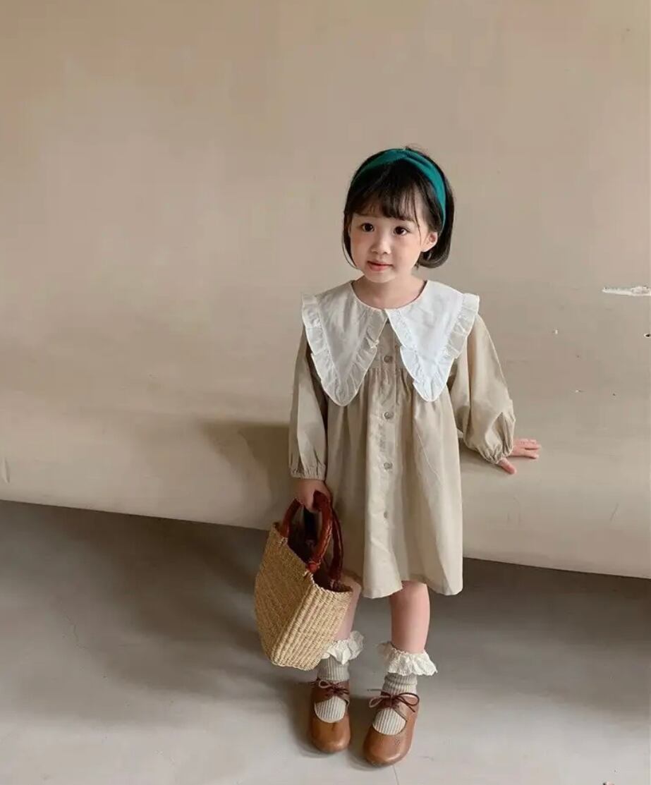 襟が可愛いナチュラルワンピース