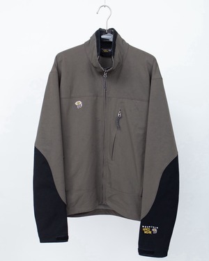 "MOUNTAIN HARD WEAR" design soft shell high neck zip jacket