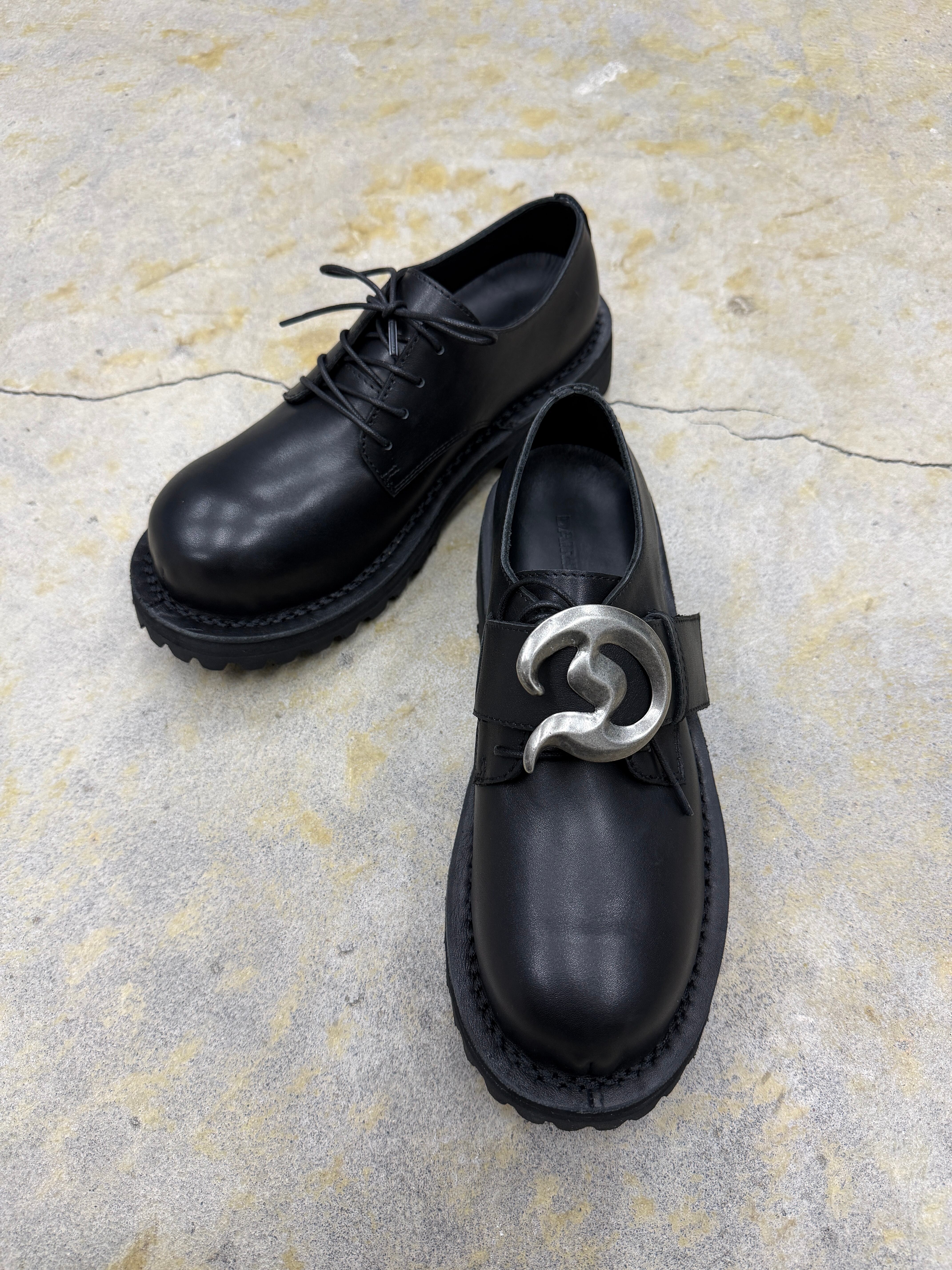 DAIRIKU | D Buckle Leather Shoes | Black | HOWDAY