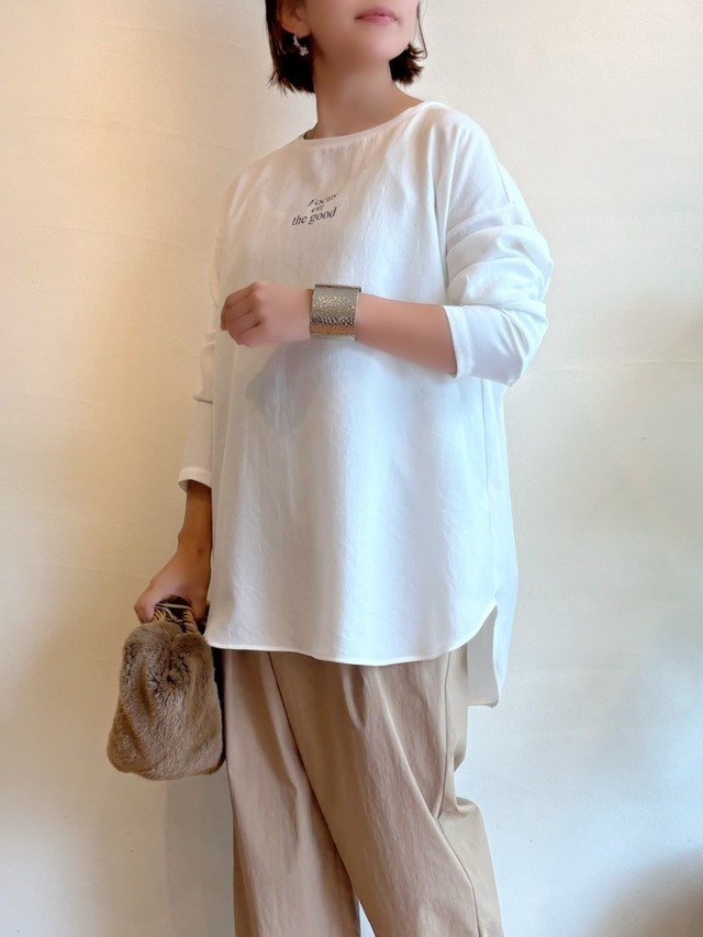 Dignite collier / ロゴTブラウス　