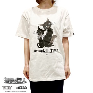 〈進撃の巨人〉エレン猫&リヴァイ猫 Tシャツ (Illustrations by 黒ねこ意匠)