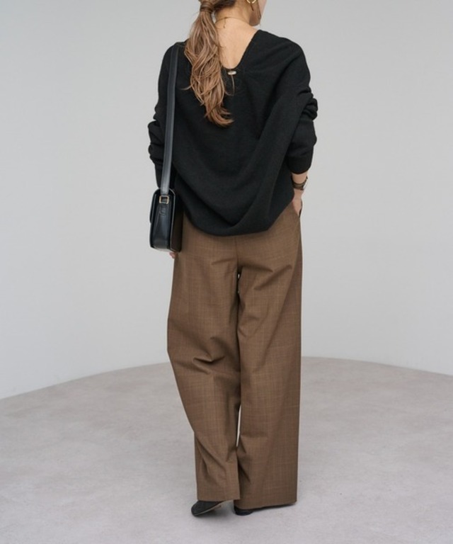 バックネックポイントニット