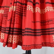 フラダンス 衣装 パウスカート レッド系 フラ ダンス シングル カヒコ柄 赤 黒 白 レッスン 練習 華やか かわいい ハワイアン アロハ スカート ハワイアンプリント ブラック系 ホワイト系